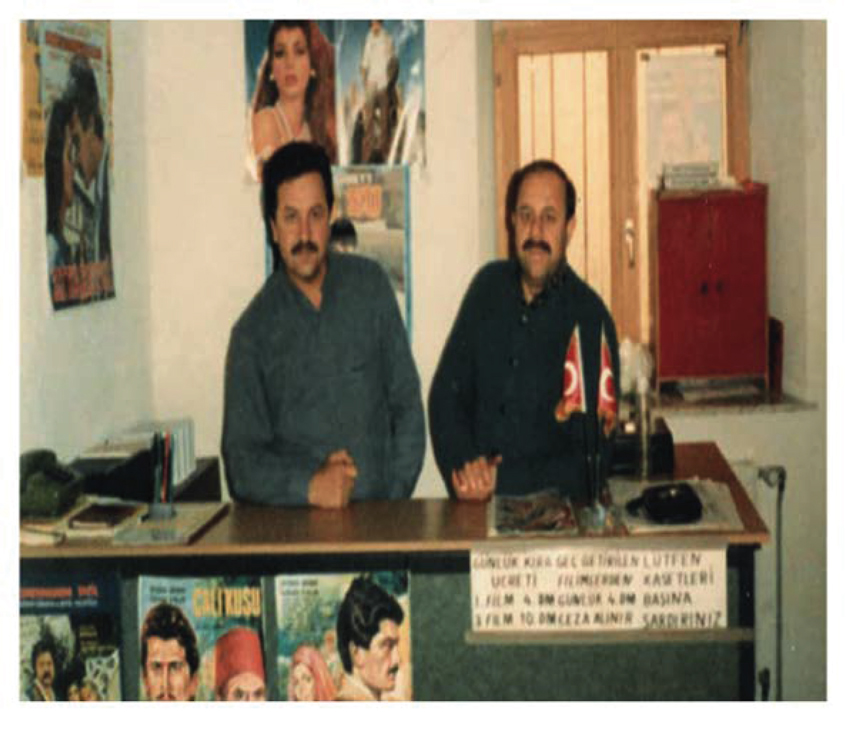 Die Familie Söhmelioglu hatte zu Beginn der 80er Jahre eine der ersten Videotheken in Deutschland für türkische Filme eröffnet.